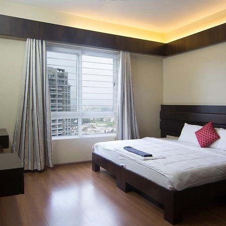 Amanora Park Town Bed & Breakfast ปูเน่ ภายนอก รูปภาพ