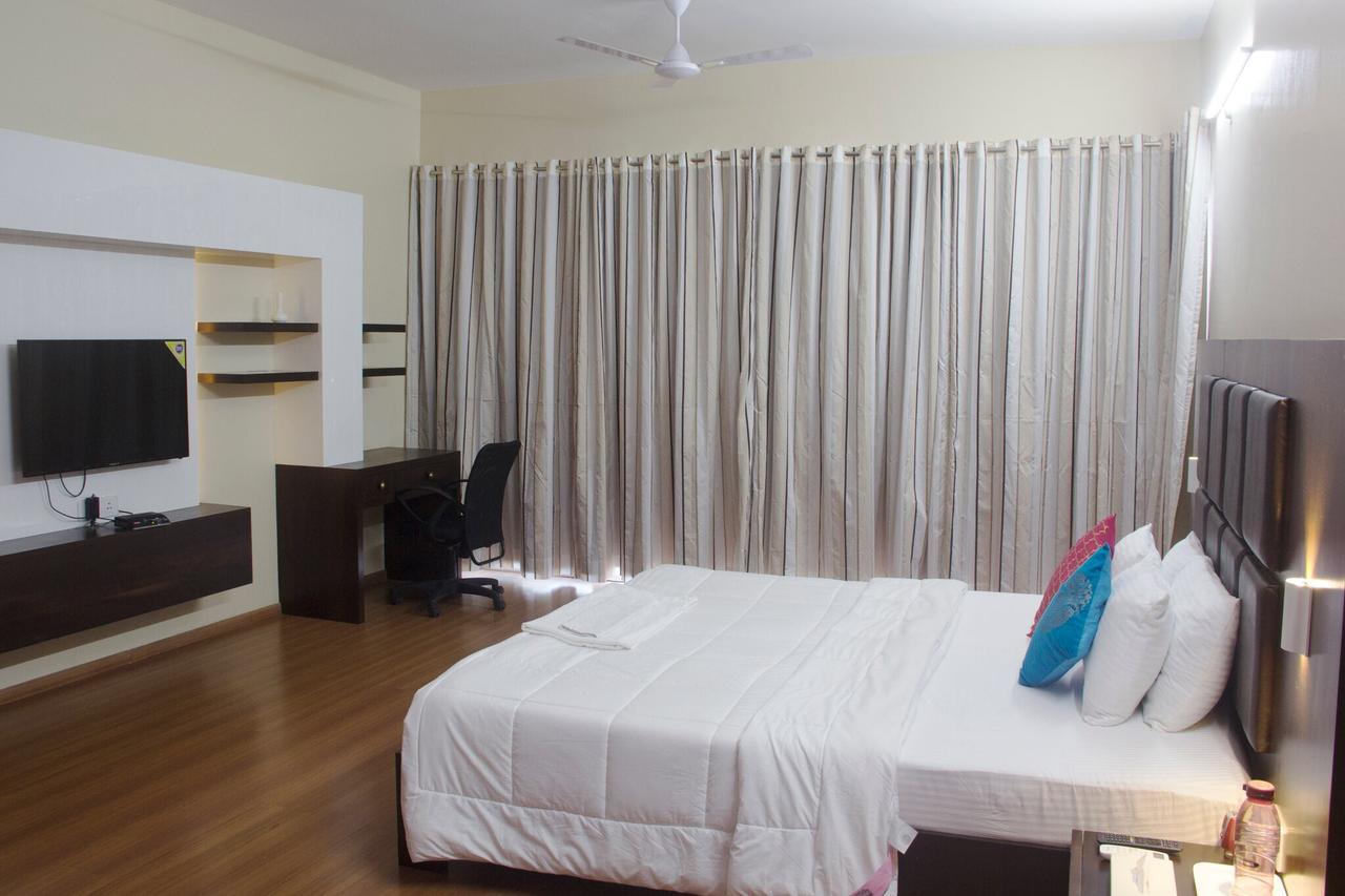 Amanora Park Town Bed & Breakfast ปูเน่ ภายนอก รูปภาพ
