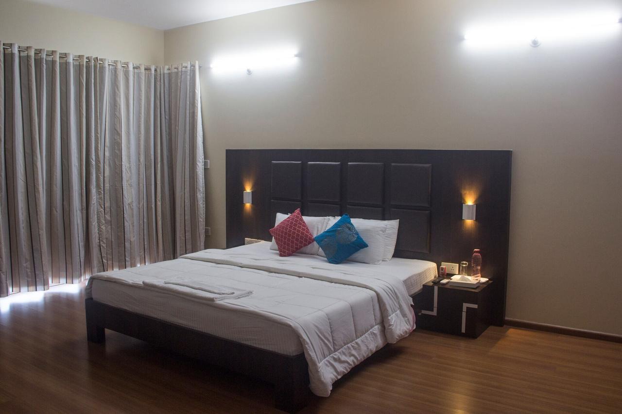 Amanora Park Town Bed & Breakfast ปูเน่ ภายนอก รูปภาพ